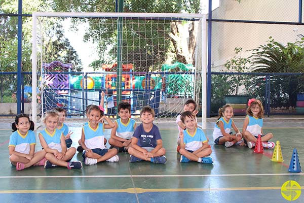 Como  bom ser criana! - Colgio Le Perini. Educao Infantil e Ensino Fundamental. Indaiatuba, SP