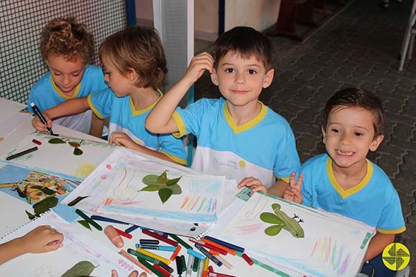 Curso de Frias com criatividade - Colgio Le Perini. Educao Infantil e Ensino Fundamental. Indaiatuba, SP