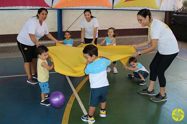 Em nosso Curso de Frias - Colgio Le Perini. Educao Infantil e Ensino Fundamental. Indaiatuba, SP