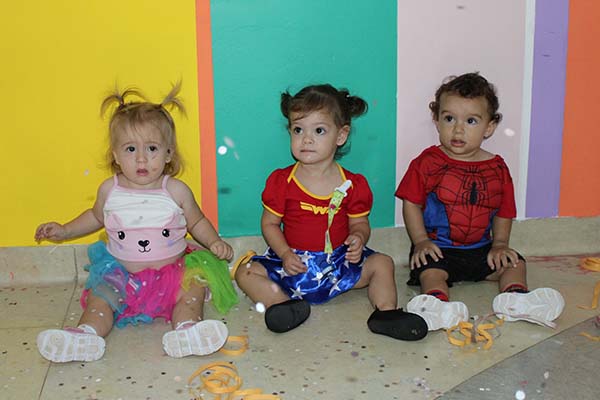 Muitas cores no nosso Carnaval! - Colgio Le Perini. Educao Infantil e Ensino Fundamental. Indaiatuba, SP