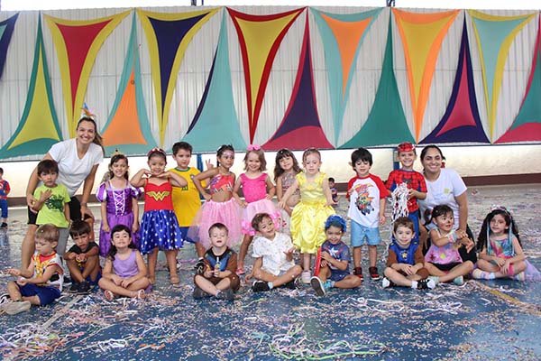 Feliz Carnaval! - Colgio Le Perini. Educao Infantil e Ensino Fundamental. Indaiatuba, SP