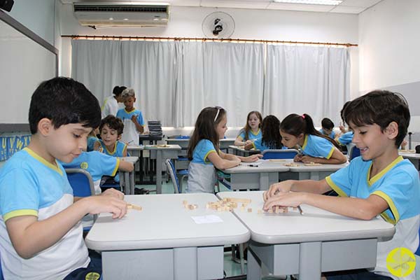 Explorando os nmeros - Colgio Le Perini. Educao Infantil e Ensino Fundamental. Indaiatuba, SP