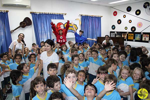 Amigo do trnsito com o Clubinho Honda - Colgio Le Perini. Educao Infantil e Ensino Fundamental. Indaiatuba, SP