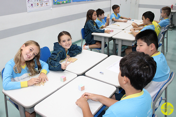 Aprendendo matemtica brincando - Colgio Le Perini. Educao Infantil e Ensino Fundamental. Indaiatuba, SP