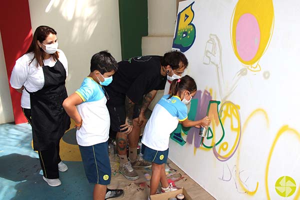 Arte Urbana - Colgio Le Perini. Educao Infantil e Ensino Fundamental. Indaiatuba, SP