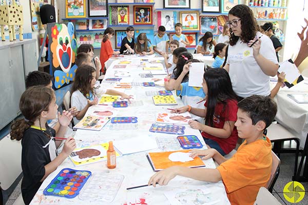 Conhecendo a Cultura Iorub na aula de Artes - Colgio Le Perini. Educao Infantil e Ensino Fundamental. Indaiatuba, SP