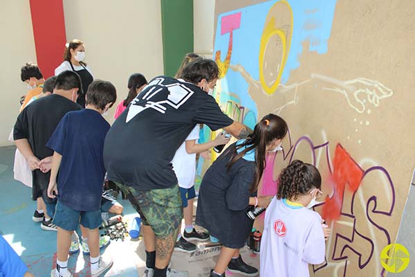 Arte Urbana - Colgio Le Perini. Educao Infantil e Ensino Fundamental. Indaiatuba, SP