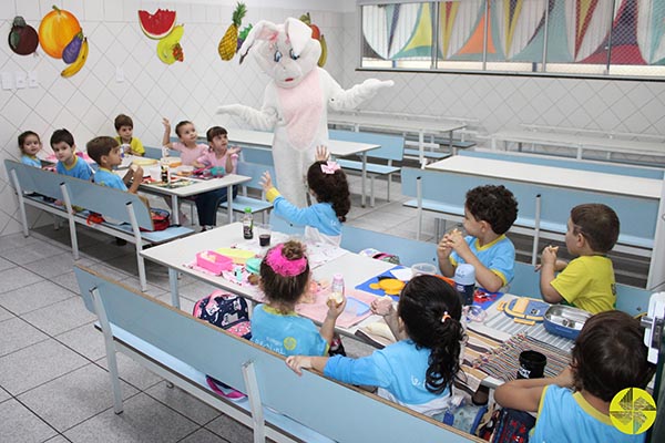 Feliz Pscoa para todas as famlias!  - Colgio Le Perini. Educao Infantil e Ensino Fundamental. Indaiatuba, SP