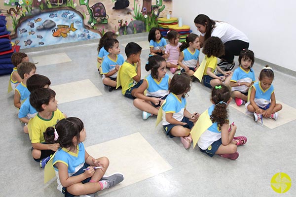 Trabalhando o alfabeto de forma divertida - Colgio Le Perini. Educao Infantil e Ensino Fundamental. Indaiatuba, SP