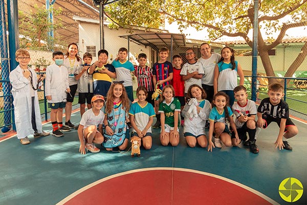 Explorando as profisses de forma criativa - Colgio Le Perini. Educao Infantil e Ensino Fundamental. Indaiatuba, SP