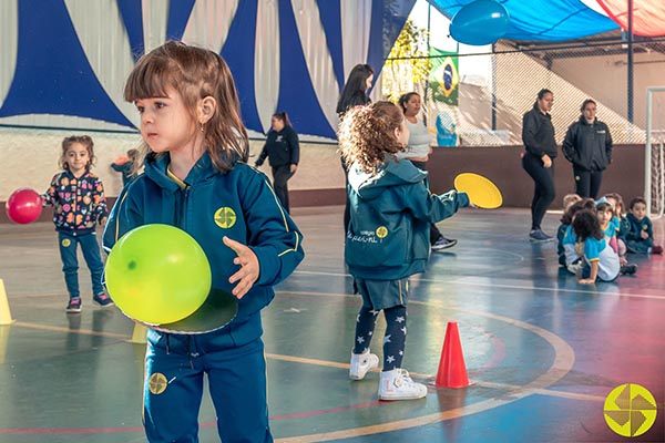 Diverso e esportes andam lado a lado no Curso de Frias Olmpico! - Colgio Le Perini. Educao Infantil e Ensino Fundamental. Indaiatuba, SP