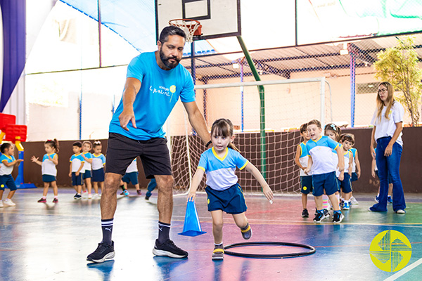 Pequenos atletas em ao! - Colgio Le Perini. Educao Infantil e Ensino Fundamental. Indaiatuba, SP