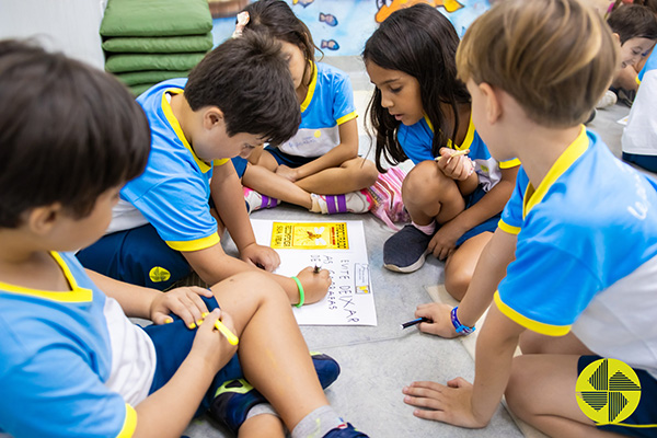 Dengue se combate com informao! - Colgio Le Perini. Educao Infantil e Ensino Fundamental. Indaiatuba, SP
