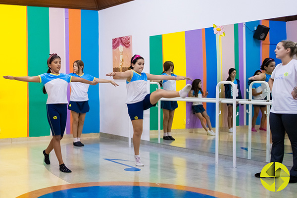Movimento, ritmo e muita alegria! - Colgio Le Perini. Educao Infantil e Ensino Fundamental. Indaiatuba, SP