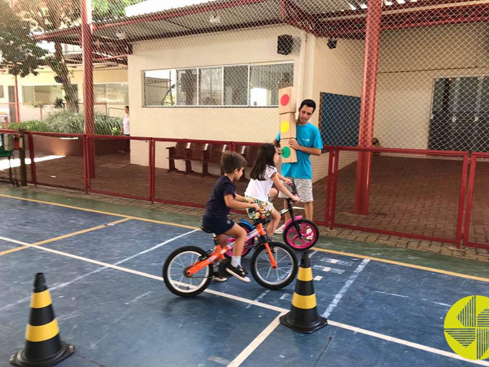 Curso de Frias - Dia 09 - Colgio Le Perini. Educao Infantil e Ensino Fundamental. Indaiatuba, SP