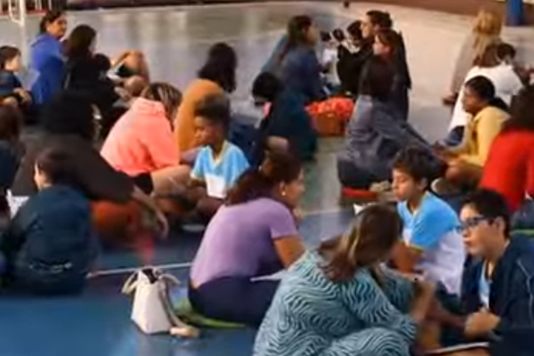 Um encontro de palavras, olhares e muito amor!  - Colgio Le Perini. Educao Infantil e Ensino Fundamental. Indaiatuba, SP