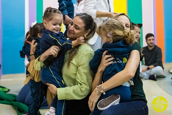 Feliz Dia das Mães - INFANTIL - segunda e terça-feira - Colégio Le Perini. Educação Infantil e Ensino Fundamental. Indaiatuba, SP