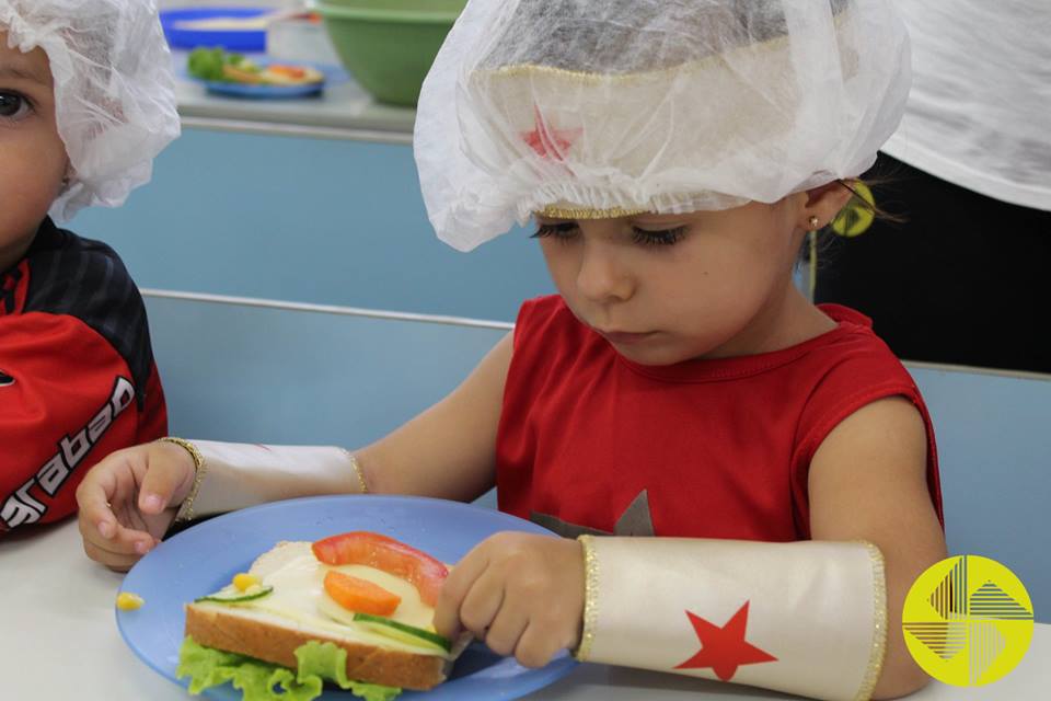 Curso de Frias - Dia 14 - Colgio Le Perini. Educao Infantil e Ensino Fundamental. Indaiatuba, SP