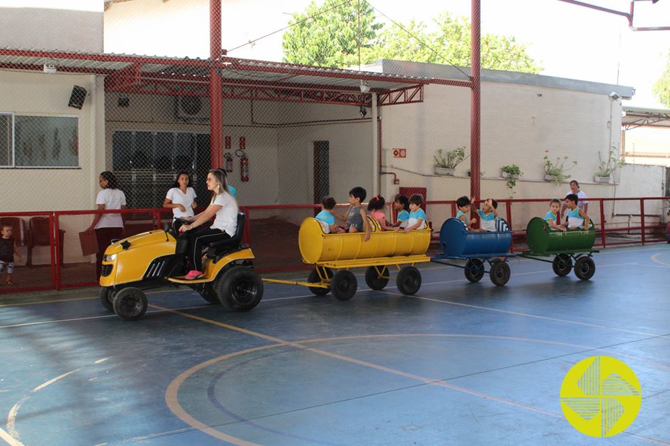 Curso de Frias - Dia 11 - Colgio Le Perini. Educao Infantil e Ensino Fundamental. Indaiatuba, SP