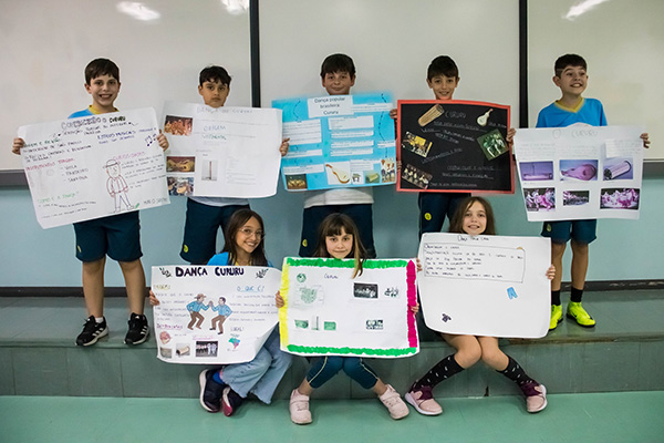 Música e Arte - Colégio Le Perini. Educação Infantil e Ensino Fundamental. Indaiatuba, SP
