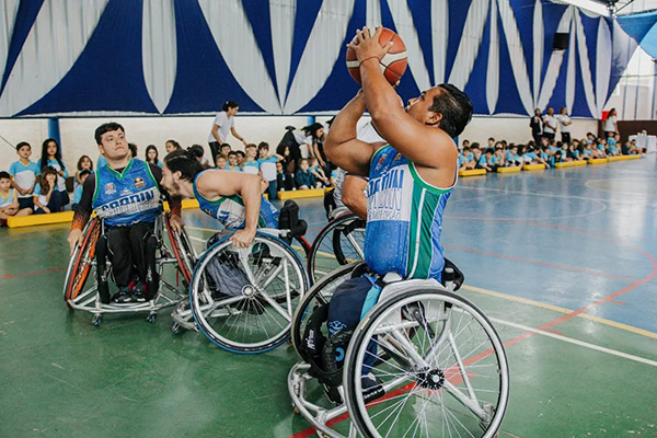 Visitas dos atletas do GAADIN - Colgio Le Perini. Educao Infantil e Ensino Fundamental. Indaiatuba, SP