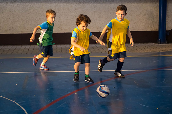 Encontro Esportivo - Jardim I - Colgio Le Perini. Educao Infantil e Ensino Fundamental. Indaiatuba, SP
