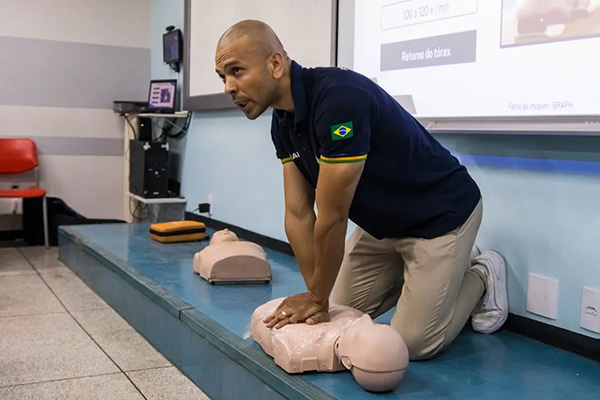 Capacita��o em Primeiros Socorros no Col�gio - Col�gio Le Perini. Educa��o Infantil e Ensino Fundamental. Indaiatuba, SP