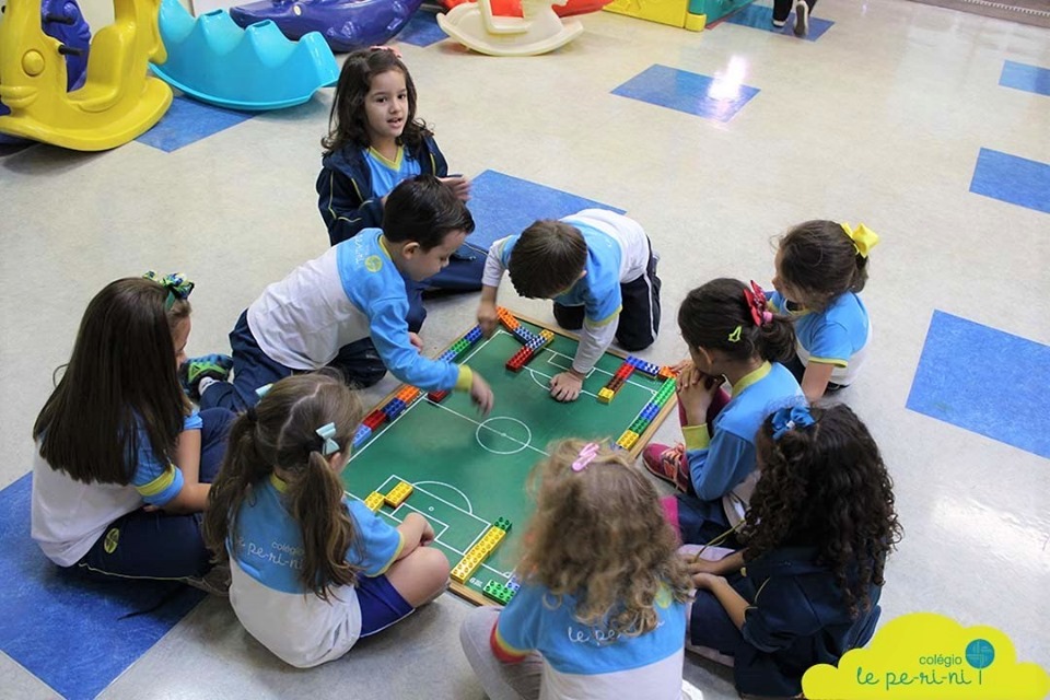 Dedobol - Jardim II - Colgio Le Perini. Educao Infantil e Ensino Fundamental. Indaiatuba, SP