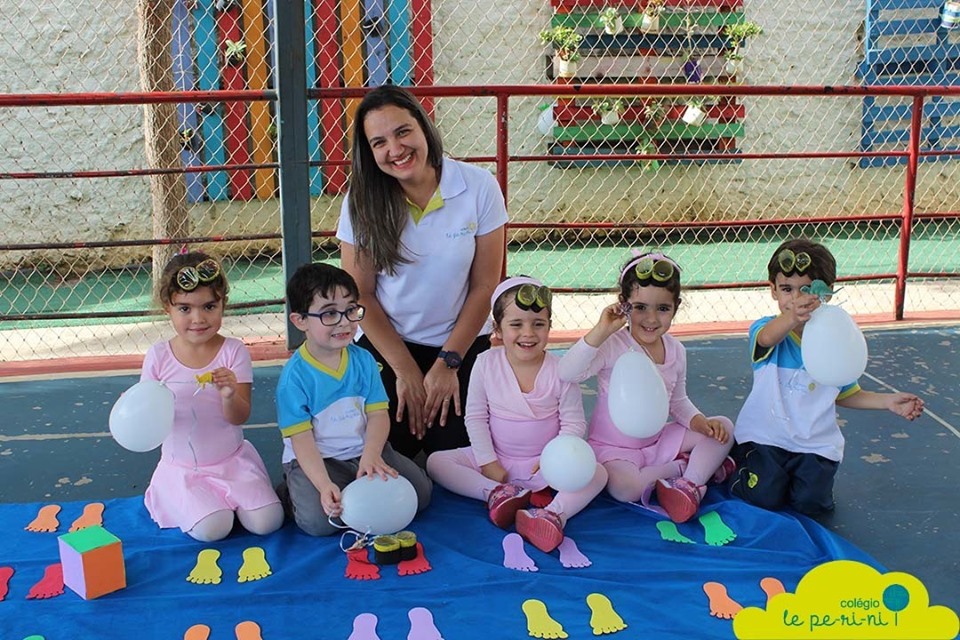 Caa aos ovos de Dinossauros - Maternal II - Colgio Le Perini. Educao Infantil e Ensino Fundamental. Indaiatuba, SP