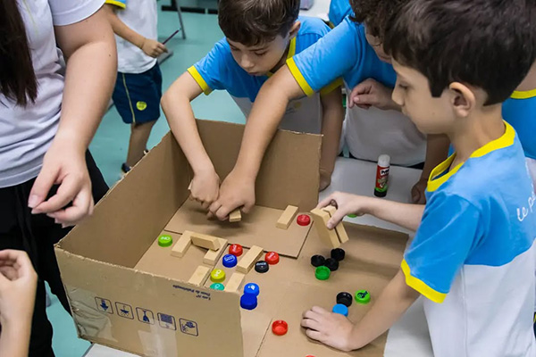 Pequenos arquitetos, grandes aprendizagens! - Col�gio Le Perini. Educa��o Infantil e Ensino Fundamental. Indaiatuba, SP