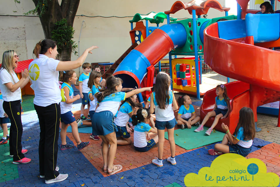 Vivenciando, pesquisando e experimentando noes de eletrosttica - Colgio Le Perini. Educao Infantil e Ensino Fundamental. Indaiatuba, SP