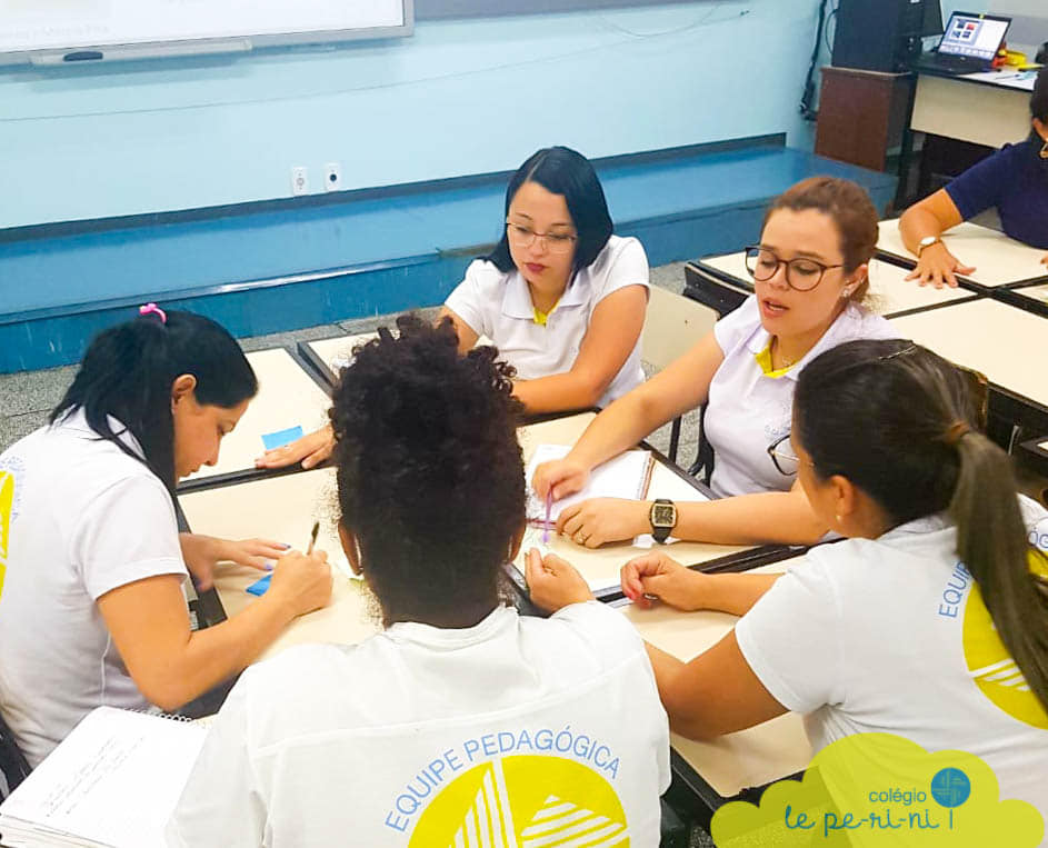 Outubro mês de capacitação - Colégio Le Perini. Educação Infantil e Ensino Fundamental. Indaiatuba, SP