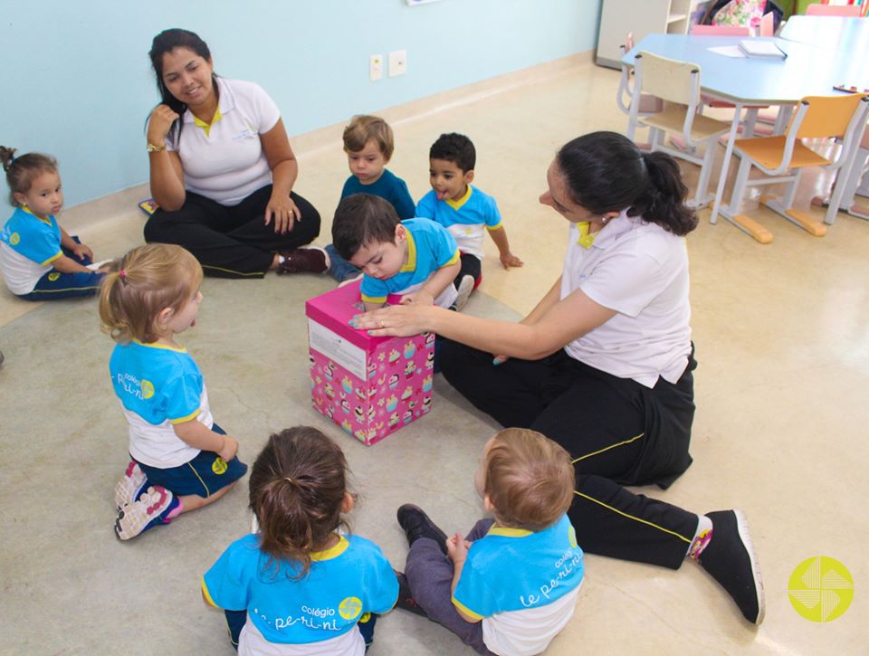 Caixa Surpresa (Berrio II) - Colgio Le Perini. Educao Infantil e Ensino Fundamental. Indaiatuba, SP