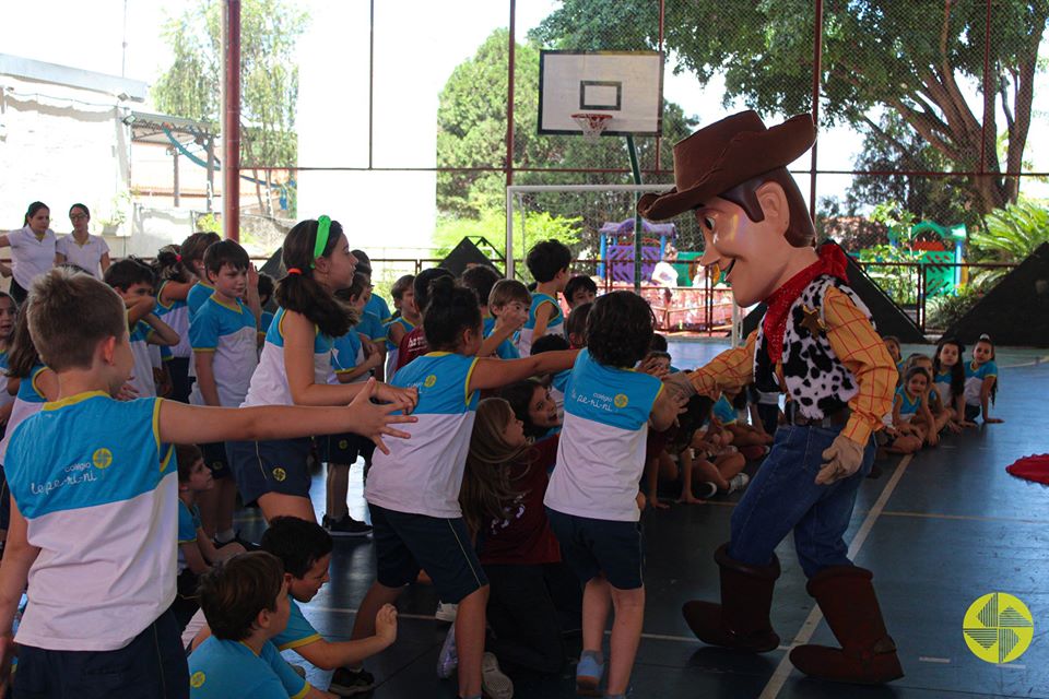 Dana da Alegria (Ensino Fundamental) - Colgio Le Perini. Educao Infantil e Ensino Fundamental. Indaiatuba, SP