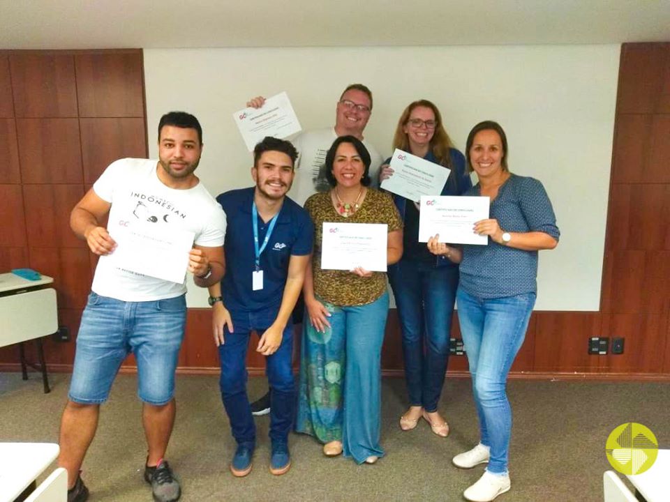 Programa Bilngue 2020 - Colgio Le Perini. Educao Infantil e Ensino Fundamental. Indaiatuba, SP