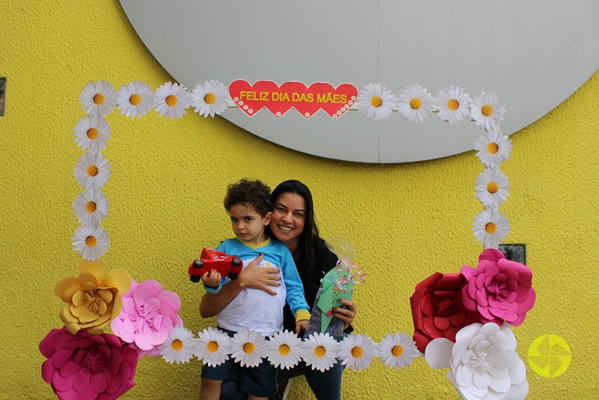 Feliz Dia das Mes! - Infantil - Colgio Le Perini. Educao Infantil e Ensino Fundamental. Indaiatuba, SP