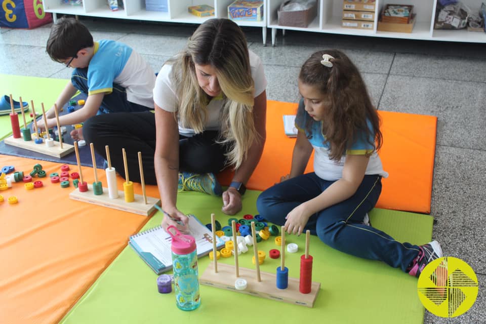 Aprendendo com o baco - Colgio Le Perini. Educao Infantil e Ensino Fundamental. Indaiatuba, SP