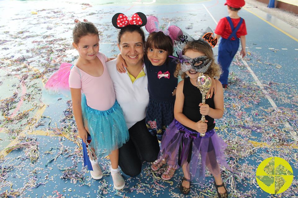 Carnaval Le Perini - Colgio Le Perini. Educao Infantil e Ensino Fundamental. Indaiatuba, SP