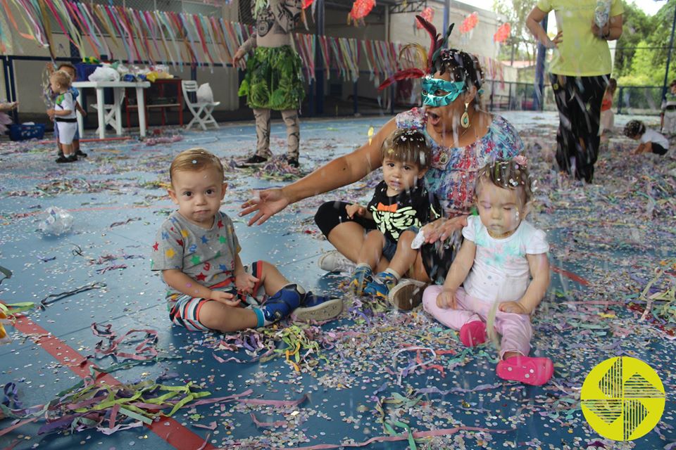 Bloco de  Carnaval - Berrio - Colgio Le Perini. Educao Infantil e Ensino Fundamental. Indaiatuba, SP