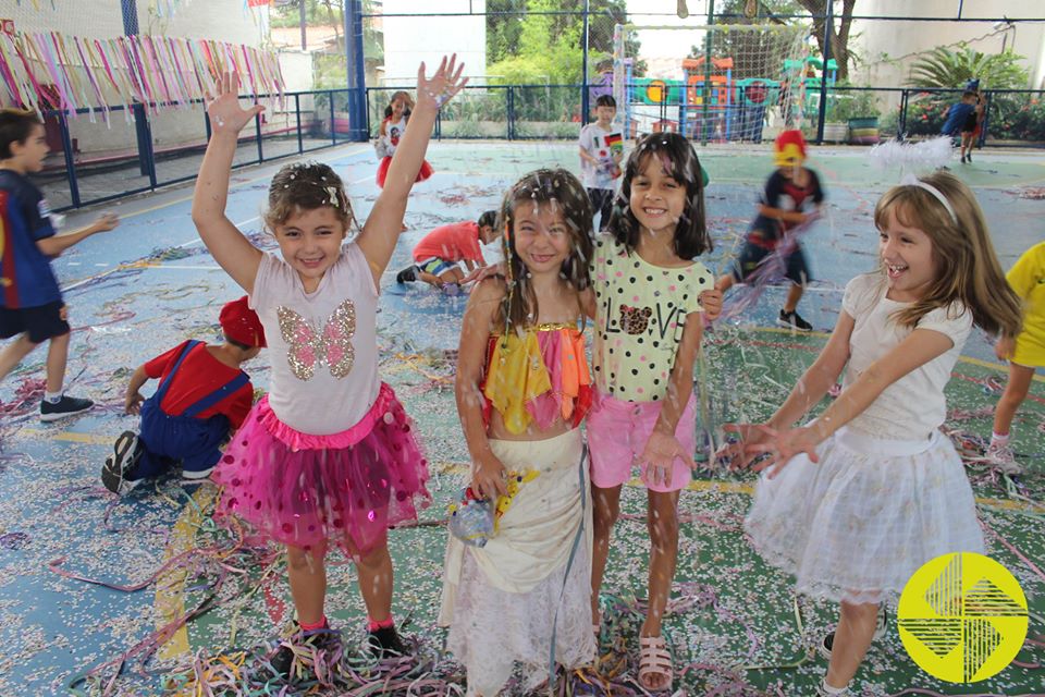 Bloco de  Carnaval - Infantil - Colgio Le Perini. Educao Infantil e Ensino Fundamental. Indaiatuba, SP