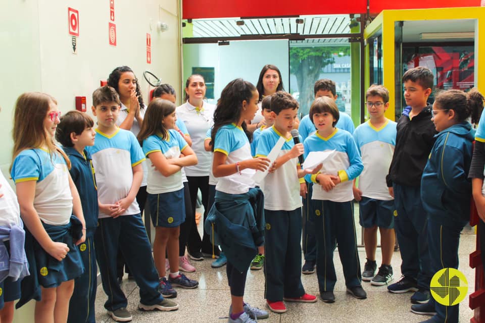 Comemorando os poderes da nossa mantenedora - Colgio Le Perini. Educao Infantil e Ensino Fundamental. Indaiatuba, SP