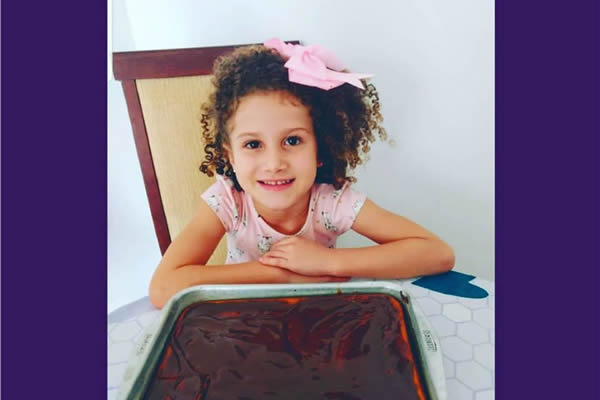 Bolo de Chocolate - Colgio Le Perini. Educao Infantil e Ensino Fundamental. Indaiatuba, SP