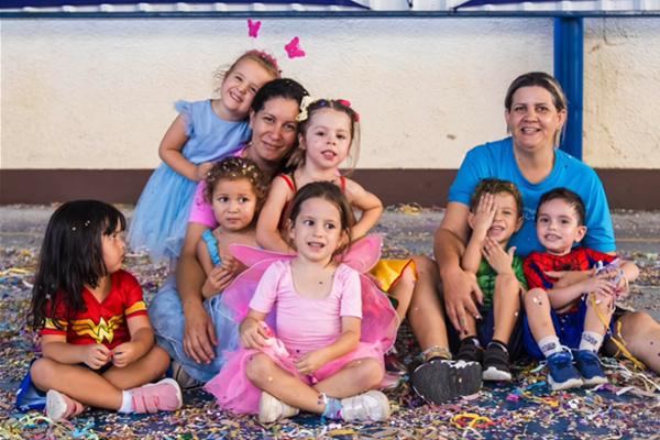 Festa do Colorido - Col�gio Le Perini. Educa��o Infantil e Ensino Fundamental. Indaiatuba, SP
