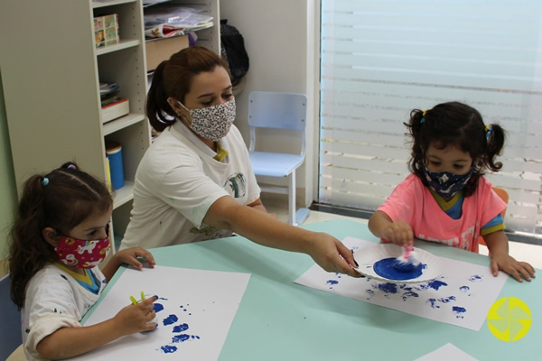 Construindo Boneco de Neve - Colgio Le Perini. Educao Infantil e Ensino Fundamental. Indaiatuba, SP