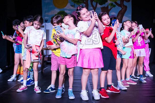 Entre Telas e Cataventos - Col�gio Le Perini. Educa��o Infantil e Ensino Fundamental. Indaiatuba, SP