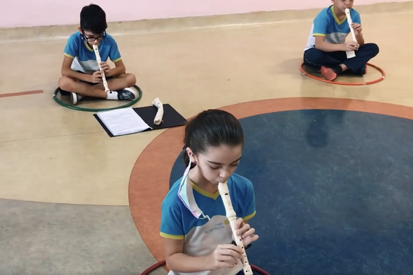 A prtica da msica na sala de aula - Colgio Le Perini. Educao Infantil e Ensino Fundamental. Indaiatuba, SP