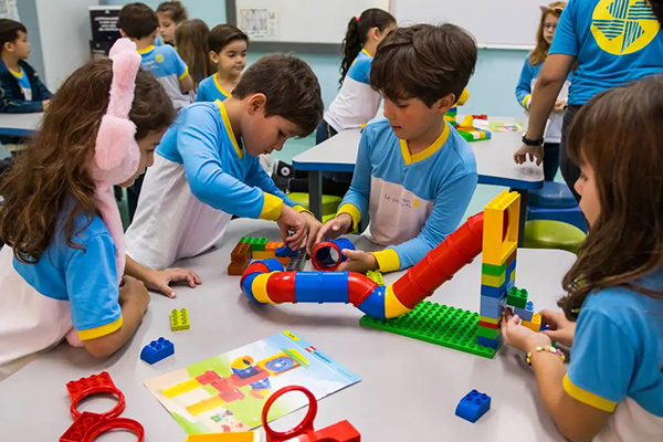 Construir, testar, ajustar .. e tentar de novo! - Col�gio Le Perini. Educa��o Infantil e Ensino Fundamental. Indaiatuba, SP