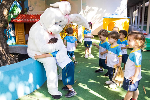 Ca�a aos Ovos - Col�gio Le Perini. Educa��o Infantil e Ensino Fundamental. Indaiatuba, SP