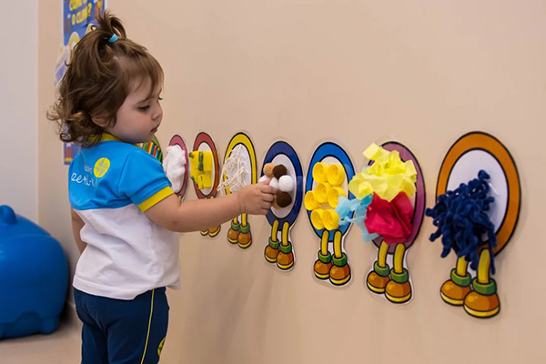 Centopeia Sensorial - Col�gio Le Perini. Educa��o Infantil e Ensino Fundamental. Indaiatuba, SP