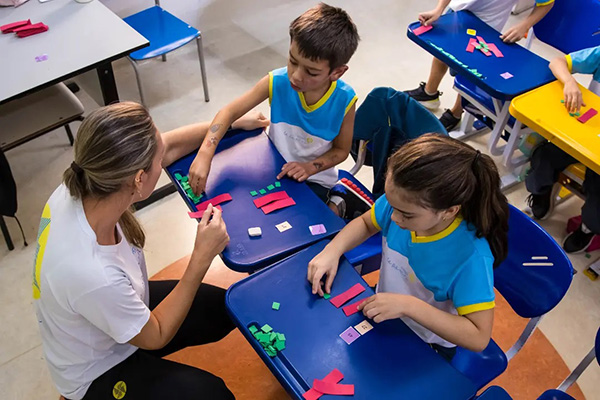 Grandes descobertas come�am com pequenos aprendizados! - Col�gio Le Perini. Educa��o Infantil e Ensino Fundamental. Indaiatuba, SP